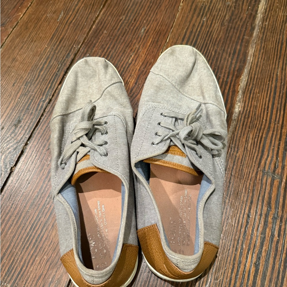 Gray Tom’s Sneakers Men’s size 11